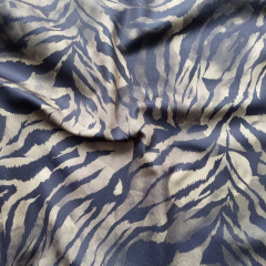 Funktionsjerseystoff Sport Jersey Animal Print, khaki schwarz