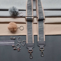 Taschengurt Taschenriemen grafisches Muster, beige dunkelgrau - dunkelgraues Leder- gold Schnallen