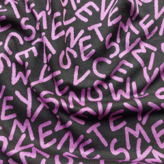 Jacquard Strickstoff Buchstaben, lila schwarz
