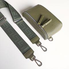 Ledertasche rechteckig mit Lederriemen - army grn -silber Schnallen