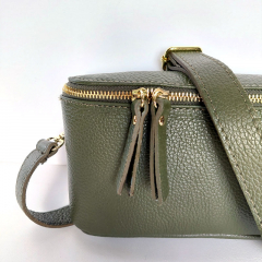 Ledertasche rechteckig mit Lederriemen - army grn -gold Schnallen
