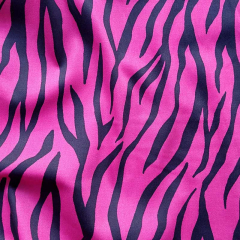 RESTSTCK 97 cm Baumwollstoff mit Stretch Animal Print, dunkelblau pink