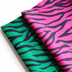 RESTSTCK 97 cm Baumwollstoff mit Stretch Animal Print, dunkelblau pink