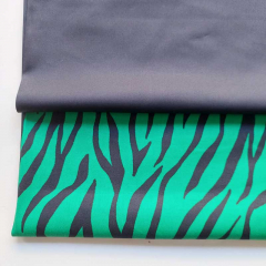 Baumwollstoff mit Stretch Animal Print, dunkelblau grün