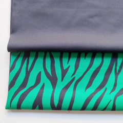 Baumwollstoff mit Stretch Animal Print, dunkelblau grn