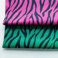 Baumwollstoff mit Stretch Animal Print, dunkelblau grn