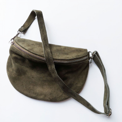 Bauchtasche Wildleder mit Wildlederriemen -army grn - silber Schnallen-Made in Italy