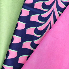 Baumwollstoff seidig glatt abstrakte Blumenranken, pink mint dunkelblau
