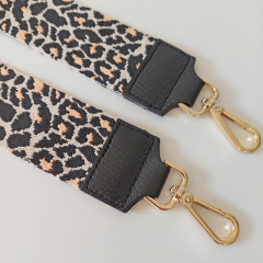 Taschengurt kleines Leoparden Muster-schwarz aprikot hellbeige -schwarze Lederenden-gold Schnalle