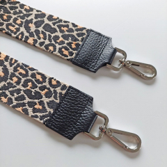 Taschengurt kleines Leoparden Muster-schwarz aprikot hellbeige -schwarze Lederenden- silber Schnalle