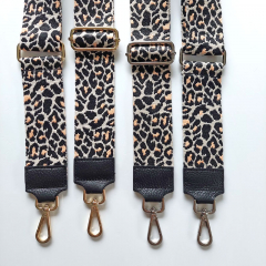 Taschengurt kleines Leoparden Muster-schwarz aprikot hellbeige -schwarze Lederenden- silber Schnalle