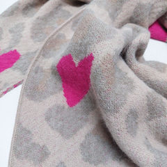 Dreieckstuch Schal Leopardenmuster Herzen Wollschal flauschig weich, taupe camel beige