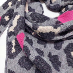 Dreieckstuch Schal Leopardenmuster Herzen Wollschal flauschig weich, schwarz wei grau