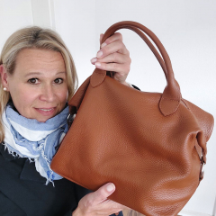 Ledertasche Handtasche gro rechteckig Ringe an den Seiten, schwarz