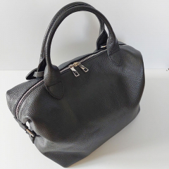 Ledertasche Handtasche gro rechteckig Ringe an den Seiten, schwarz