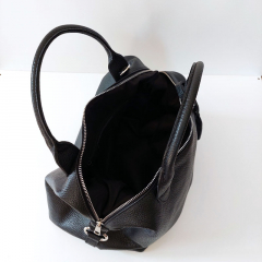 Ledertasche Handtasche gro rechteckig Ringe an den Seiten, schwarz