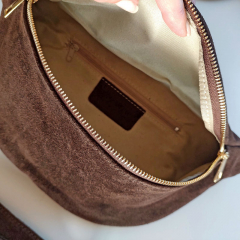 Bauchtasche Wildleder mit Wildlederriemen -dunkelbraun - gold Schnallen-Made in Italy