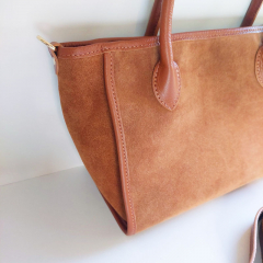 Wildledertasche Handtasche rechteckig goldene Schnallen, cognac braun
