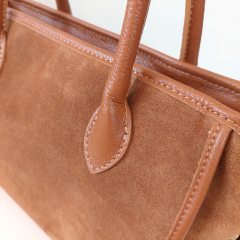 Wildledertasche Handtasche rechteckig goldene Schnallen, cognac braun