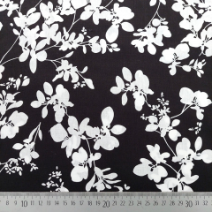 Baumwollstoff Blumen Bltter Webware weicher Griff, cremewei schwarz