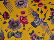 Dekosamt Velourstoff Blumen Kraniche, rot ocker