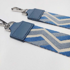 Taschengurt Taschenriemen Zickzack Ethnomuster - mittelblau ecrue blaugrau - jeanslaues Leder- silber Schnallen