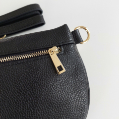 Bauchtasche Leder mit Lederriemen -schwarz - gold Schnallen - Made in Italy