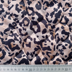 Steppstoff Leoparden Muster Samtstoff Tropfen 3-lagig wattiert, braun schwarz ecrue