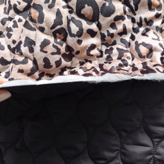 Steppstoff Leoparden Muster Samtstoff Tropfen 3-lagig wattiert, braun schwarz ecrue