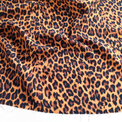 Viskose Webware Leopardenmuster, schwarz karamell aus LENZING™ ECOVERO™ Viscosefasern