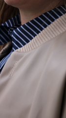 Lederimitat mit Wildleder-Imitat Rcken elastisch, hellbeige