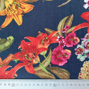 RESTSTCK 52 cm Viskosestoff Crepe Stoff Blusenstoff Blumen - rot dunkelblau