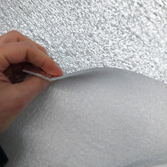 Thermoisolierender Schaumstoff mit kaschierter Folie 3 mm, silber wei