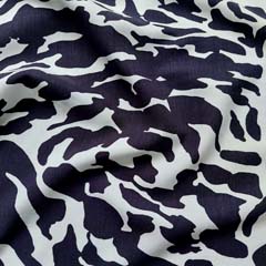 Viskosestoff Popelin Camouflage, dunkelblau wei