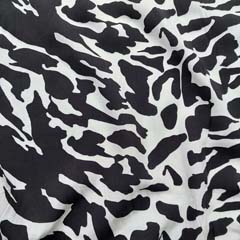 Viskosestoff Popelin Camouflage, schwarz wei