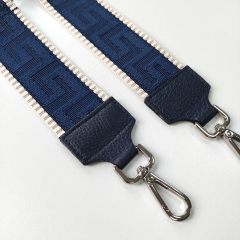Taschengurt Taschenriemen grafisches Muster 3D ecrue dunkelblau -dunkelblaues Leder- silber Schnallen