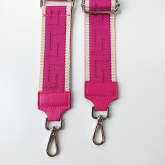 Taschengurt grafisches Muster - ecrue dunkelpink- dunkelpink Leder - silber Schnallen