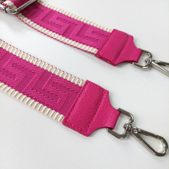 Taschengurt grafisches Muster - ecrue dunkelpink- dunkelpink Leder - silber Schnallen