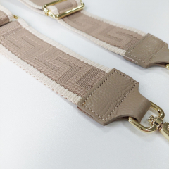 Taschengurt grafisches Muster 3D - ecrue beige, taupe Leder, gold Schnallen