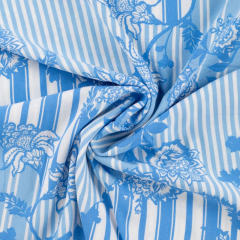 Viskose Stoff Blusenstoff Webware Blumenranken Streifen, hellblau wei