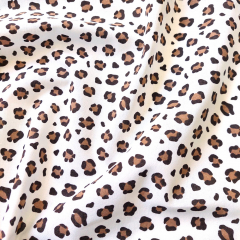Baumwollstoff Popeline kleines Leopardenmuster, braun schwarz cremwei