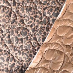 Steppstoff Leopardenmuster Herz-Steppung wattiert, chocolate mousse (braun)