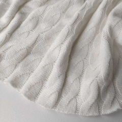 Strickstoff Zopfmuster klassischer Stil, cremewei