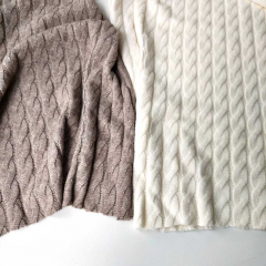 Strickstoff Zopfmuster klassischer Stil, cremewei