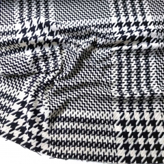 Wollmisch-Jacquardstoff Hahnentrittmuster schwarz wei – Designer Deadstock – Made in Italy