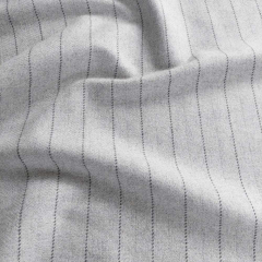 Hochwertiger Wollstoff Woolblend Nadelstreifen Fischgrt Deadstock Designerstoff -grau - Made in Italy