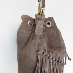 Wildledertasche Beuteltasche Fransen, taupe goldene Schnallen