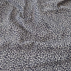 Cordstoff schmale Rippen kleine Leopardenmuster, schwarz ecrue