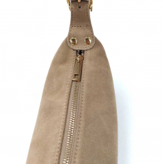 Wildledertasche Umhngetasche hellbeige - gold Schnallen