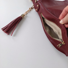 Ledertasche Umhngetasche Seitentaschen Lederriemen - weinrot - gold Schnallen - Made in Italy